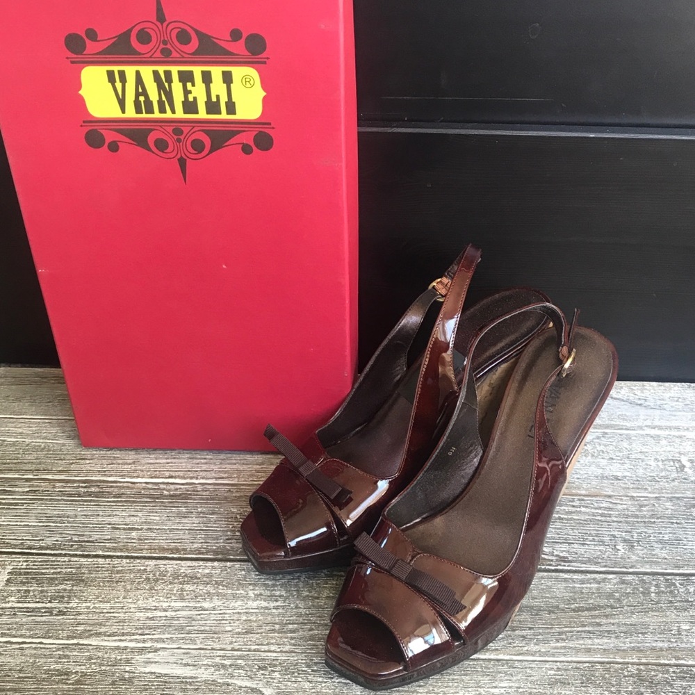 ⭐️ NWT Vaneli Wedges with box